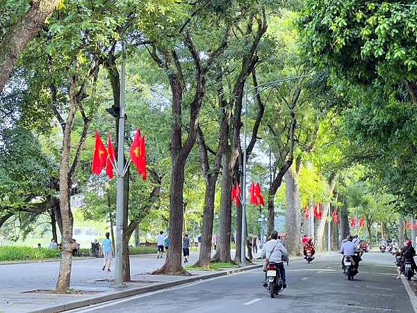 ha noi ruc ro co hoa chao mung 68 nam ngay giai phong thu do