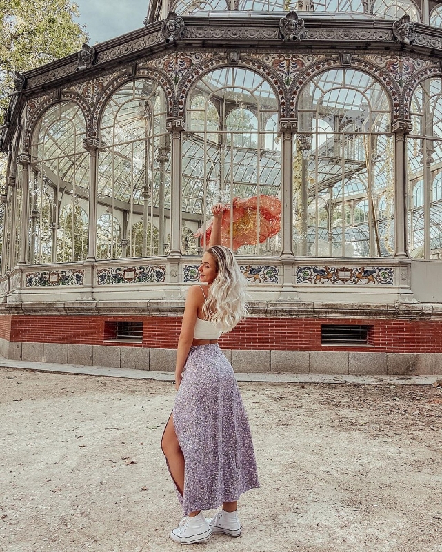 cung dien pha le tram tuoi hut khach check in