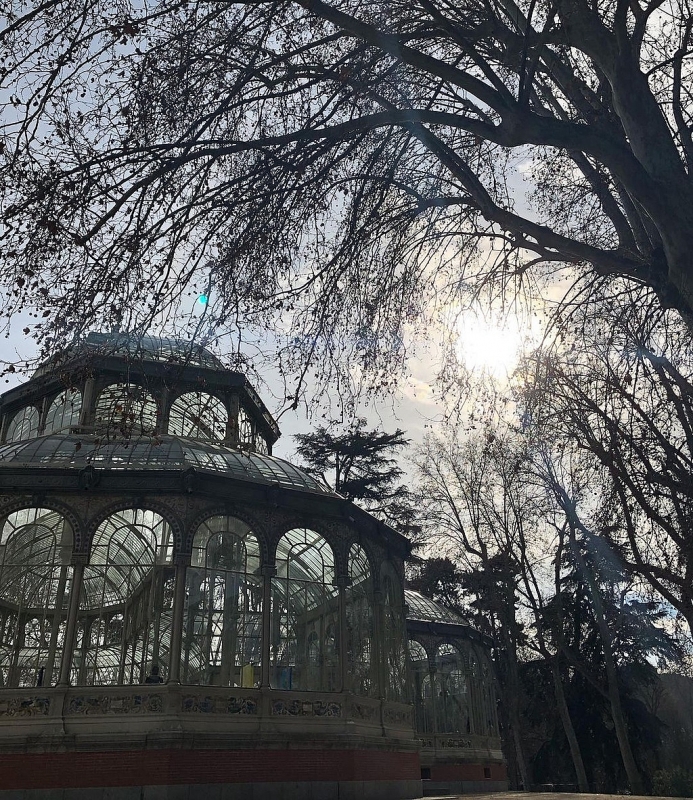 cung dien pha le tram tuoi hut khach check in