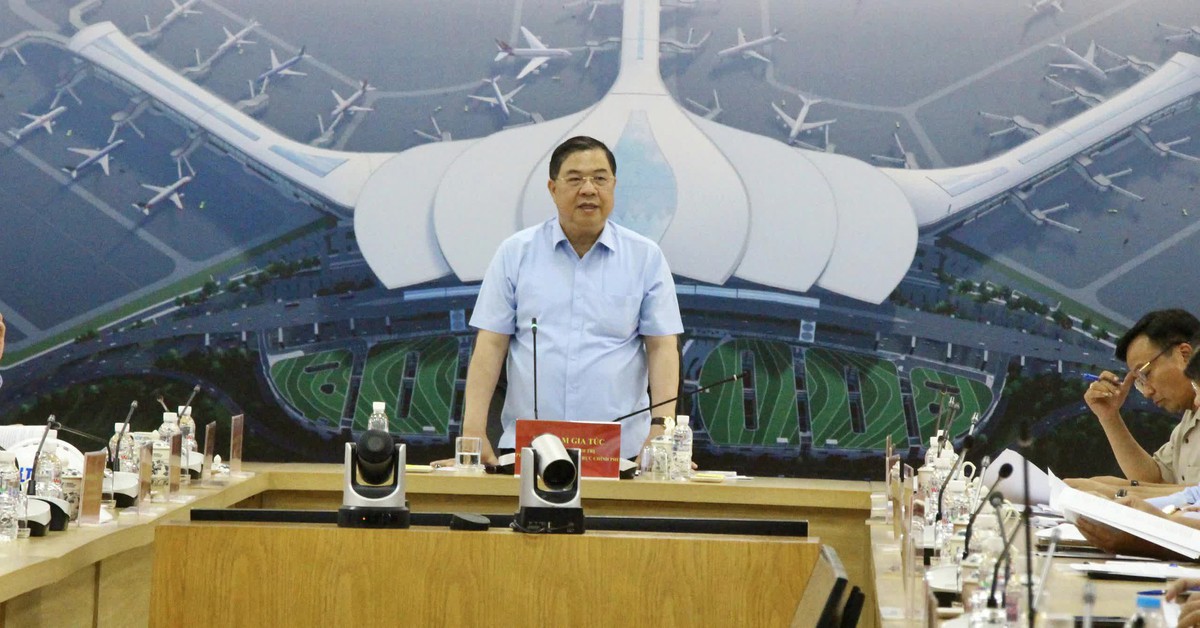 Deputy Minister reports progress on Long Thành Airport construction components