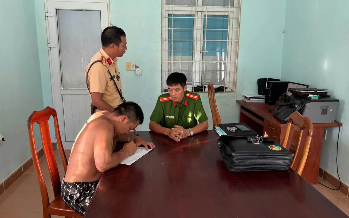 Phạt 35 triệu đồng tài xế nồng độ cồn vượt khung lái xe khách "loạng choạng" trên QL24