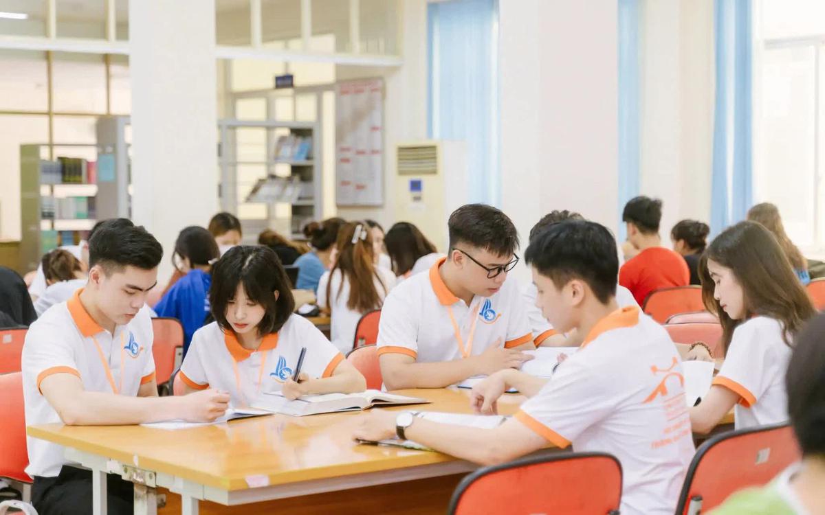 Logistics tiếp tục dẫn đầu điểm chuẩn tại hai trường Giao thông vận tải