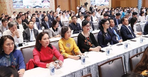 Theo c&aacute;c chuy&ecirc;n gia v&agrave; l&atilde;nh đạo doanh nghiệp, Nghị quyết 41 l&agrave; một m&oacute;n qu&agrave; &yacute; nghĩa d&agrave;nh tặng cộng đồng doanh nghiệp trước ng&agrave;y doanh nh&acirc;n (13/10).