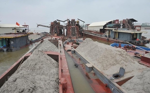 C&oacute; bất thường khi trả gi&aacute; gấp 200 lần mức khởi điểm để khai th&aacute;c mỏ c&aacute;t?