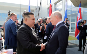 Chủ tịch Triều Ti&ecirc;n trải nghiệm xe limousine của Tổng thống Nga