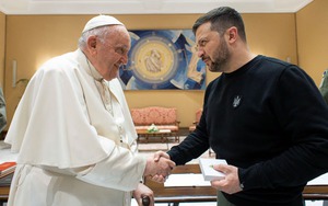 Gi&aacute;o ho&agrave;ng Francis hối th&uacute;c Ukraine &ldquo;giương cờ trắng&rdquo; để đ&agrave;m ph&aacute;n h&ograve;a b&igrave;nh