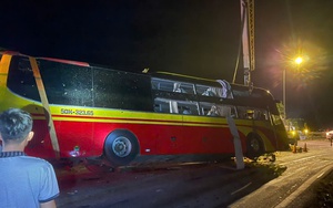 To&agrave;n cảnh xuy&ecirc;n đ&ecirc;m cứu hộ xe kh&aacute;ch rơi xuống vực đ&egrave;o Bảo Lộc