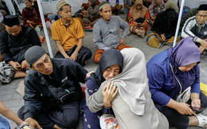 Sập trường học tại Indonesia: Chạy đua với thời gian, t&igrave;m kiếm 38 người mất t&iacute;ch