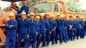 Con đường thời thương kh&oacute;: Những mảnh giấy b&aacute;o v&ograve; nh&agrave;u&hellip;