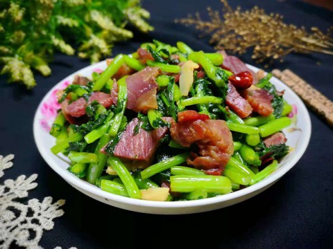 Chế biến thịt bò bằng cách hầm hoặc xào cùng rau xanh là lựa chọn tối ưu 