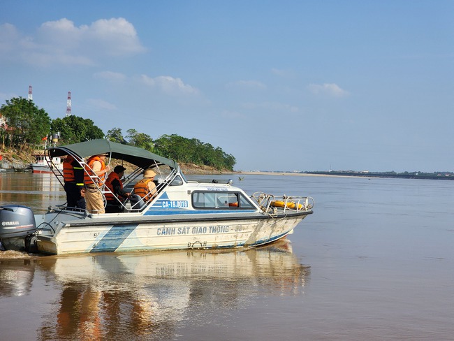 Đề nghị dừng t&igrave;m kiếm nạn nh&acirc;n mất t&iacute;ch vụ sập cầu Phong Ch&acirc;u- Ảnh 1.