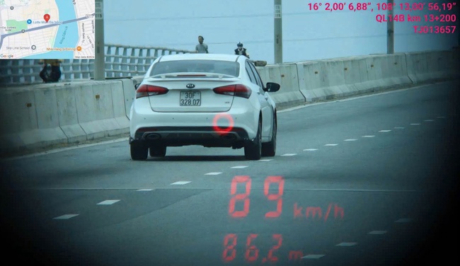 Truy t&igrave;m &ocirc; t&ocirc; gắn biển giả chạy qu&aacute; tốc độ, CSGT ph&aacute;t hiện xe bị trộm c&aacute;ch đ&acirc;y 5 năm- Ảnh 1.