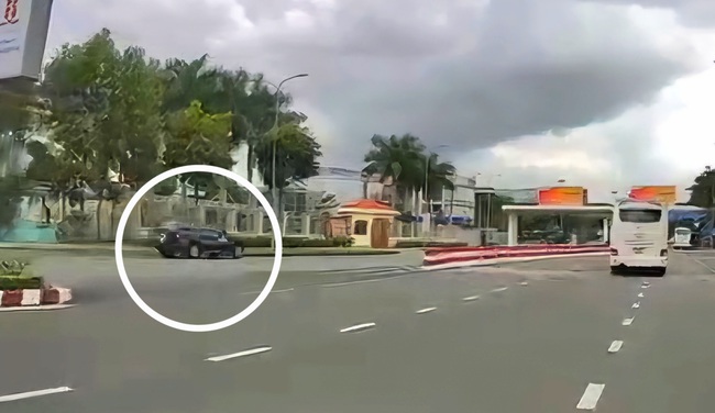 Sẽ kỷ luật t&agrave;i xế xe biển xanh chạy ngược chiều tr&ecirc;n đường dẫn s&acirc;n bay Đ&agrave; Nẵng- Ảnh 1.