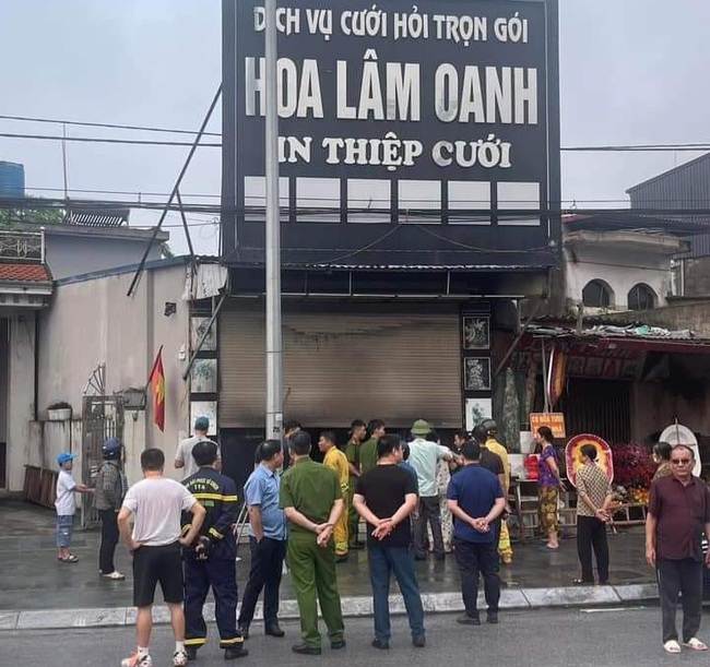 B&eacute; trai 12 tuổi tử vong thương t&acirc;m sau vụ ch&aacute;y cửa h&agrave;ng b&aacute;n hoa l&uacute;c rạng s&aacute;ng 
- Ảnh 1.