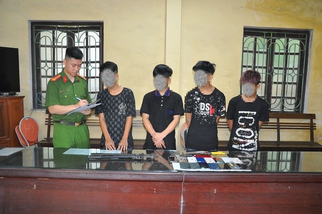 Bắt nh&oacute;m si&ecirc;u trộm "nh&iacute;&rdquo; chuy&ecirc;n ph&aacute; k&eacute;t sắt để lấy t&agrave;i sản
- Ảnh 2.