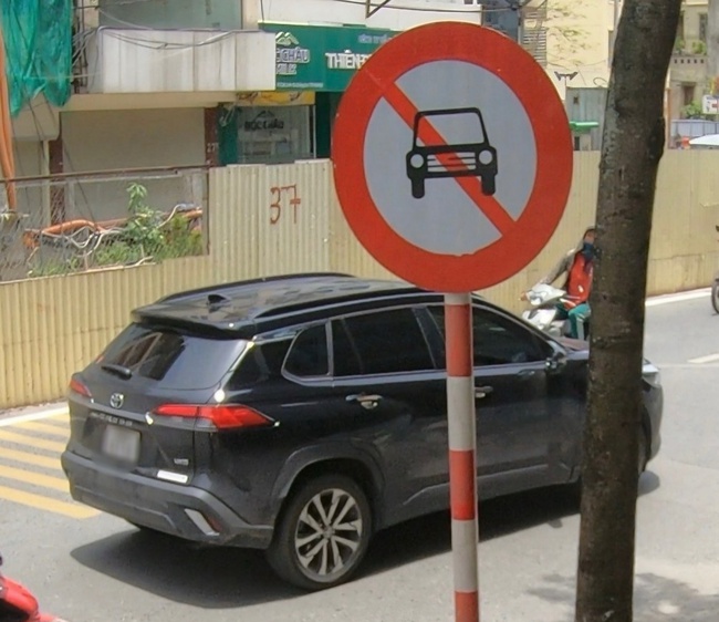 Thực hư th&ocirc;ng tin "CSGT bị &ocirc; t&ocirc; đi ngược chiều đ&acirc;m" tr&ecirc;n phố C&aacute;t Linh- Ảnh 1.
