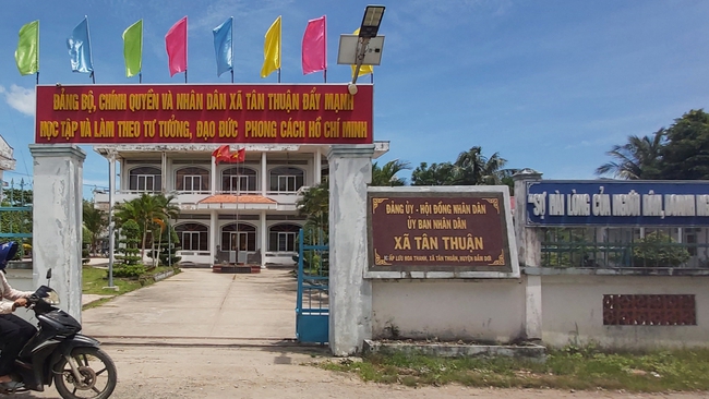 Một ph&oacute; ch&aacute;nh văn ph&ograve;ng huyện ở C&agrave; Mau bị c&aacute;ch chức- Ảnh 1.