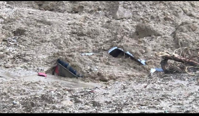 H&agrave; Giang tiếp tục mưa lớn g&acirc;y sạt lở nhiều tuyến đường, một xe b&aacute;n tải bị v&ugrave;i lấp- Ảnh 5.