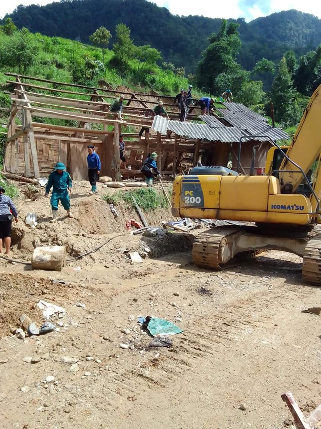 Mưa lớn, sạt lở đất khiến 1 người đi qua tỉnh lộ 177 H&agrave; Giang thiệt mạng- Ảnh 1.