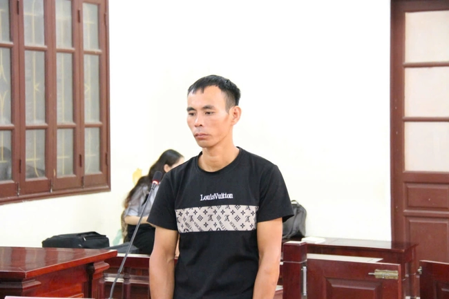 Chủ b&atilde;i phế liệu lĩnh &aacute;n v&igrave; tự mở lối đi qua đường sắt để kinh doanh
- Ảnh 1.