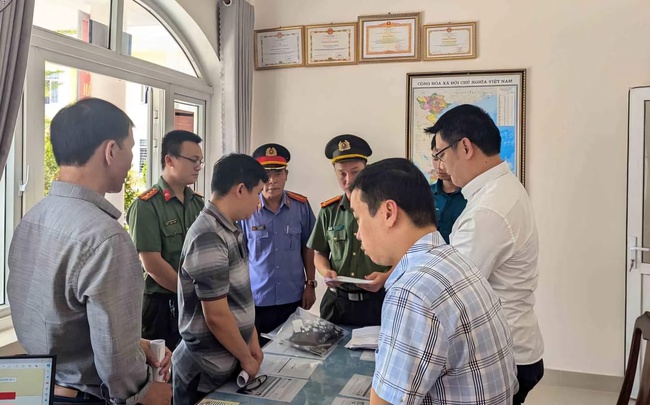Ph&oacute; ch&aacute;nh văn ph&ograve;ng UBND tỉnh Quảng Trị ch&egrave;n đường dẫn cờ bạc v&agrave;o website Nh&agrave; nước- Ảnh 2.
