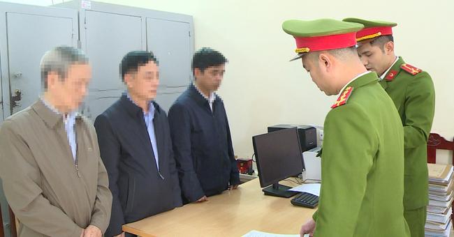  Khởi tố nguy&ecirc;n ph&oacute; chủ tịch huyện ở Thanh Ho&aacute; c&ugrave;ng thuộc cấp- Ảnh 1.