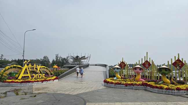 Linh vật rắn miền T&acirc;y: Mỗi nơi mỗi vẻ, từ dễ thương đến uy nghi&ecirc;m- Ảnh 4.