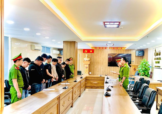 C&ocirc;ng an Đ&agrave; Nẵng triệt ph&aacute; đường d&acirc;y rửa tiền xuy&ecirc;n quốc gia l&ecirc;n đến 67.000 tỷ đồng- Ảnh 1.