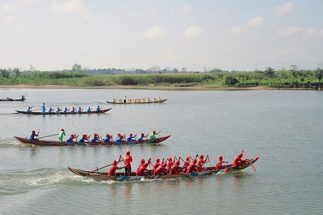 Lễ hội đua thuyền tr&ecirc;n s&ocirc;ng Tr&agrave; Kh&uacute;c trở th&agrave;nh di sản văn h&oacute;a phi vật thể quốc gia- Ảnh 2.