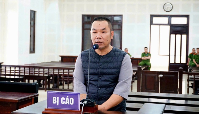 G&atilde; đ&agrave;n &ocirc;ng mạo danh đại t&aacute; c&ocirc;ng an, đi xe biển xanh giả lừa tiền tỷ lĩnh &aacute;n- Ảnh 1.