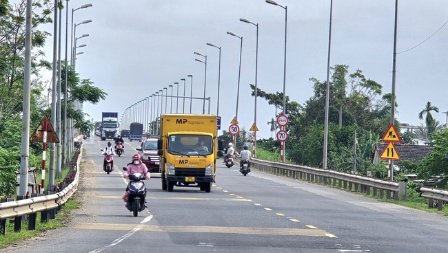 Sửa xong cầu C&acirc;u L&acirc;u mới, &ocirc; t&ocirc; được lưu th&ocirc;ng từ trưa 28/3- Ảnh 1.