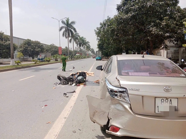 Vĩnh Ph&uacute;c: Đ&acirc;m v&agrave;o xe &ocirc; t&ocirc; dừng đỗ b&ecirc;n đường, nam thanh ni&ecirc;n tử vong tại chỗ- Ảnh 1.