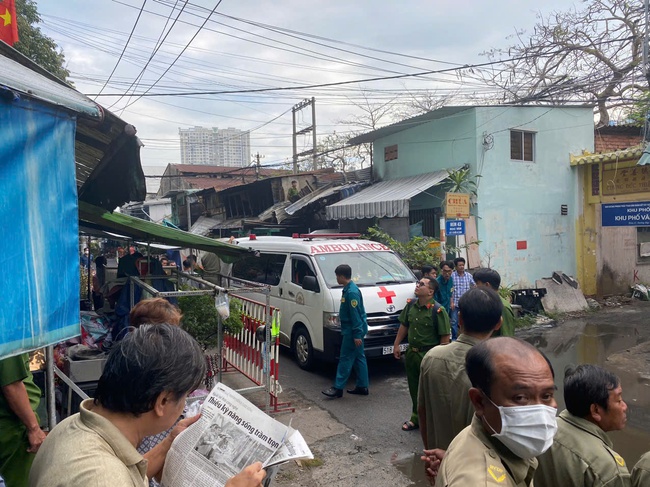 Ch&aacute;y nh&agrave; l&uacute;c rạng s&aacute;ng ở quận 8, TP.HCM khiến 3 người tử vong thương t&acirc;m- Ảnh 1.