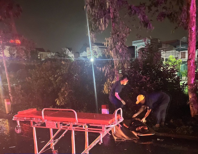 Hải Dương: Hai xe m&aacute;y va chạm ở ch&acirc;n cầu vượt khiến 2 người chết, 1 người trọng thương- Ảnh 2.