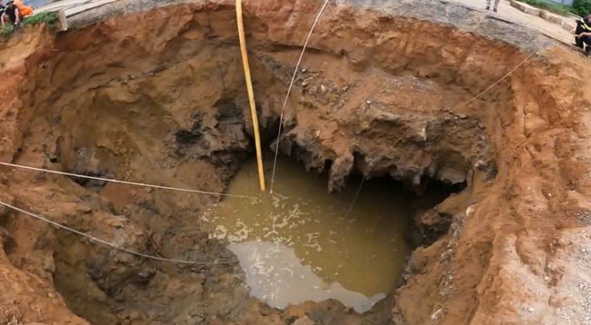 Danh t&iacute;nh người l&aacute;i xe m&aacute;y lao xuống "hố tử thần" ở Bắc Kạn mất t&iacute;ch- Ảnh 1.