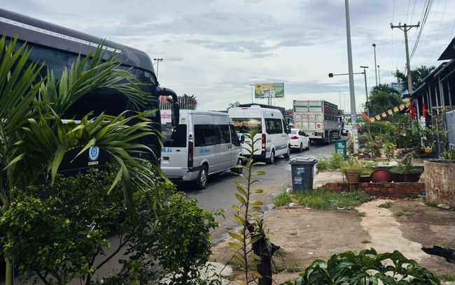 C&aacute;c tuyến cao tốc v&agrave; quốc lộ qua Đồng Nai &ugrave;n tắc k&eacute;o d&agrave;i, phương tiện &ugrave;n &ugrave;n trở lại TP.HCM- Ảnh 1.