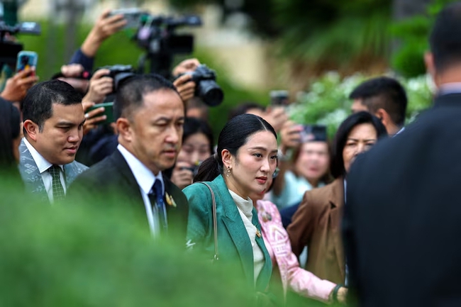 Thủ tướng Th&aacute;i Lan bị tạm đ&igrave;nh chỉ chức vụ- Ảnh 1.