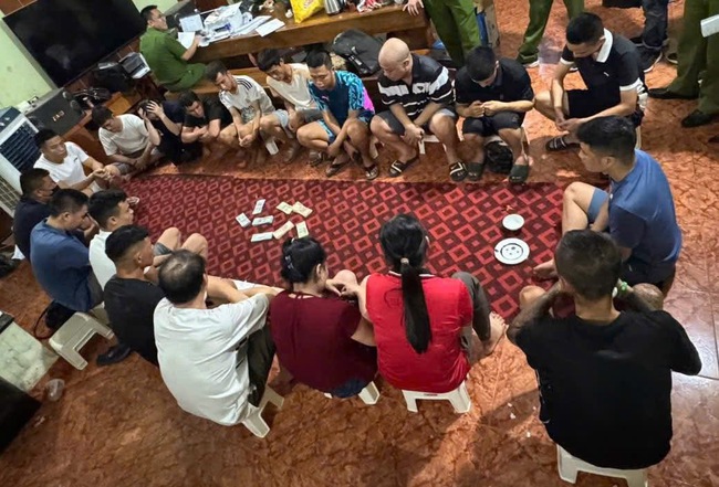 Ph&uacute; Thọ: Bắt giữ 19 đối tượng đ&aacute;nh bạc, thu giữ tr&ecirc;n 200 triệu đồng- Ảnh 1.