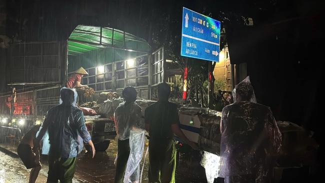 Trắng đ&ecirc;m chạy lũ ở L&agrave;o Cai- Ảnh 2.