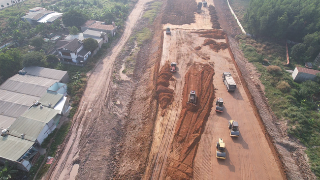 Đồng Nai ph&aacute;t lệnh tăng tốc thi c&ocirc;ng c&aacute;c tuyến giao th&ocirc;ng kết nối li&ecirc;n v&ugrave;ng ngay sau Tết- Ảnh 3.