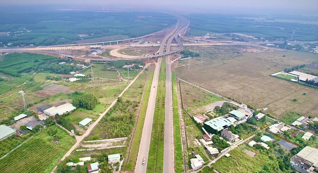 Đồng Nai quyết liệt th&aacute;o gỡ vướng mắc, đẩy nhanh triển khai đường ĐT.773 v&agrave; ĐT.770B - Ảnh 2.