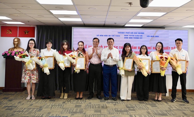 TP.HCM khen thưởng 70 t&aacute;c phẩm b&aacute;o ch&iacute; ti&ecirc;u biểu qu&yacute; I/2026, b&aacute;o X&acirc;y dựng c&oacute; 2 t&aacute;c phẩm - Ảnh 1.