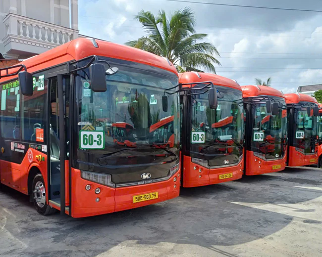 Sử dụng xe bu&yacute;t điện tr&ecirc;n hai tuyến đ&ocirc;ng kh&aacute;ch kết nối Đồng Nai - TP.HCM - Ảnh 1.