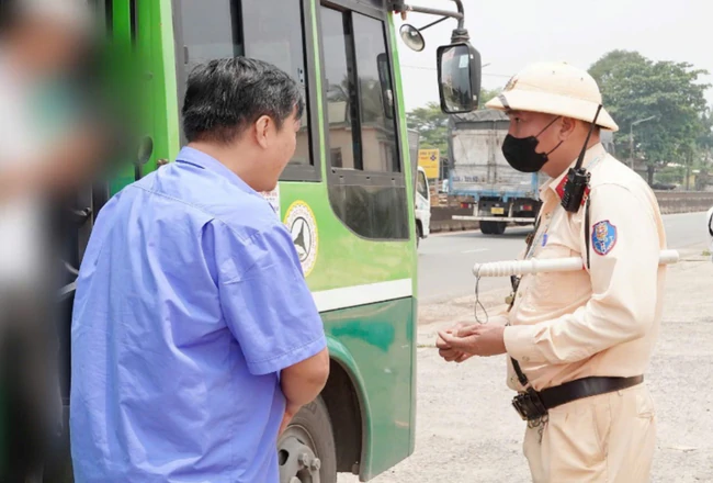 Một ngày, CSGT phát hiện 277 trường hợp vi phạm trên QL1 qua Đồng Nai, phạt gần 1 tỷ đồng- Ảnh 1.