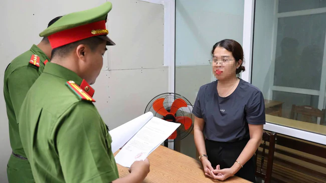 Đ&agrave; Nẵng: Khởi tố đối tượng gi&uacute;p người nước ngo&agrave;i chuyển tiền tr&aacute;i ph&eacute;p qua bi&ecirc;n giới- Ảnh 1.