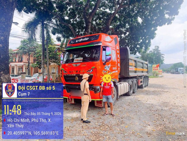 Phạt chủ xe v&agrave; t&agrave;i xế ở Ph&uacute; Thọ do l&aacute;i xe đầu k&eacute;o ra đường khi đ&atilde; bị tước giấy kiểm định- Ảnh 1.