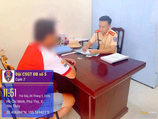 Phạt chủ xe v&agrave; t&agrave;i xế ở Ph&uacute; Thọ do l&aacute;i xe đầu k&eacute;o ra đường khi đ&atilde; bị tước giấy kiểm định- Ảnh 2.