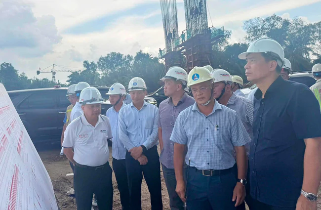 Khẩn trương ho&agrave;n th&agrave;nh, khai th&aacute;c hai dự &aacute;n cao tốc trọng điểm kết nối s&acirc;n bay Long Th&agrave;nh- Ảnh 1.