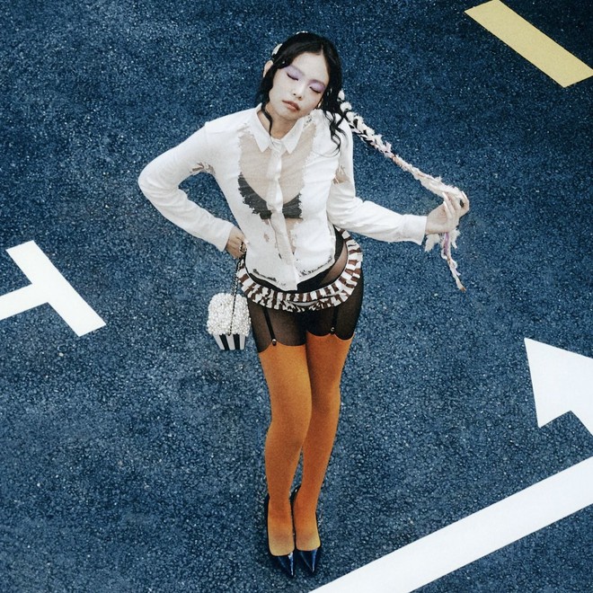 MV "Mantra" g&acirc;y sốt to&agrave;n cầu, Jennie (BlackPink) thay đổi phong c&aacute;ch- Ảnh 4.