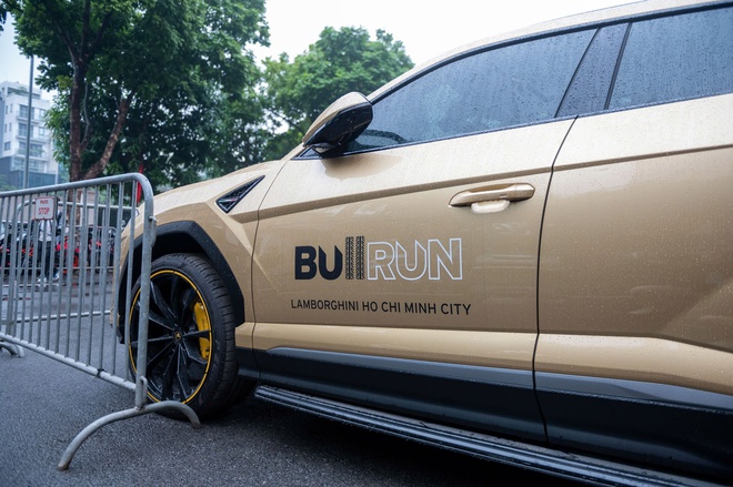 Cận cảnh si&ecirc;u xe Rolls-Royce, Lamborghini v&agrave; h&agrave;ng trăm kg v&agrave;ng li&ecirc;n quan TikToker Mr Pips- Ảnh 7.